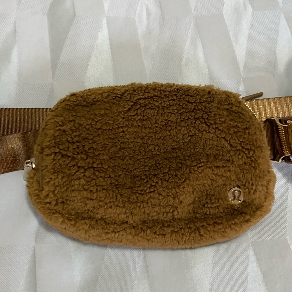 Like New Lululemon Everywhere Faux Sherpa Crossbody Bag- 1 L in "Burnt Caramel"